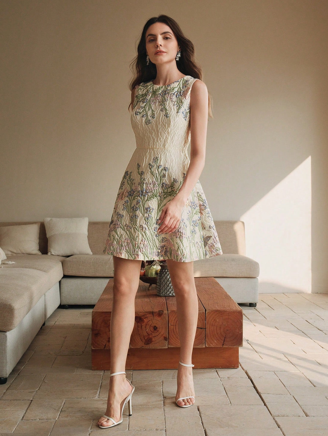 Step into charm with this Elegant Floral Print Sleeveless Dress, perfect for romantic dates and sunny vacations. Its breezy design keeps you cool while the vibrant floral pattern adds a playful touch to your look. Whether strolling along the beach or enjoying a candlelit dinner, this dress brings effortless style and flirty fun to every moment.