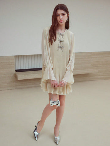 Step out in style with this Elegant Fold Pleated Bow Decor Dress, perfect for turning heads at any event. Its charming pleats and playful bow detail add a touch of whimsy, while the flattering fold design ensures you feel confident and chic. Ideal for parties, dinners, or special occasions, this dress combines elegance with a fun twist to brighten your wardrobe.