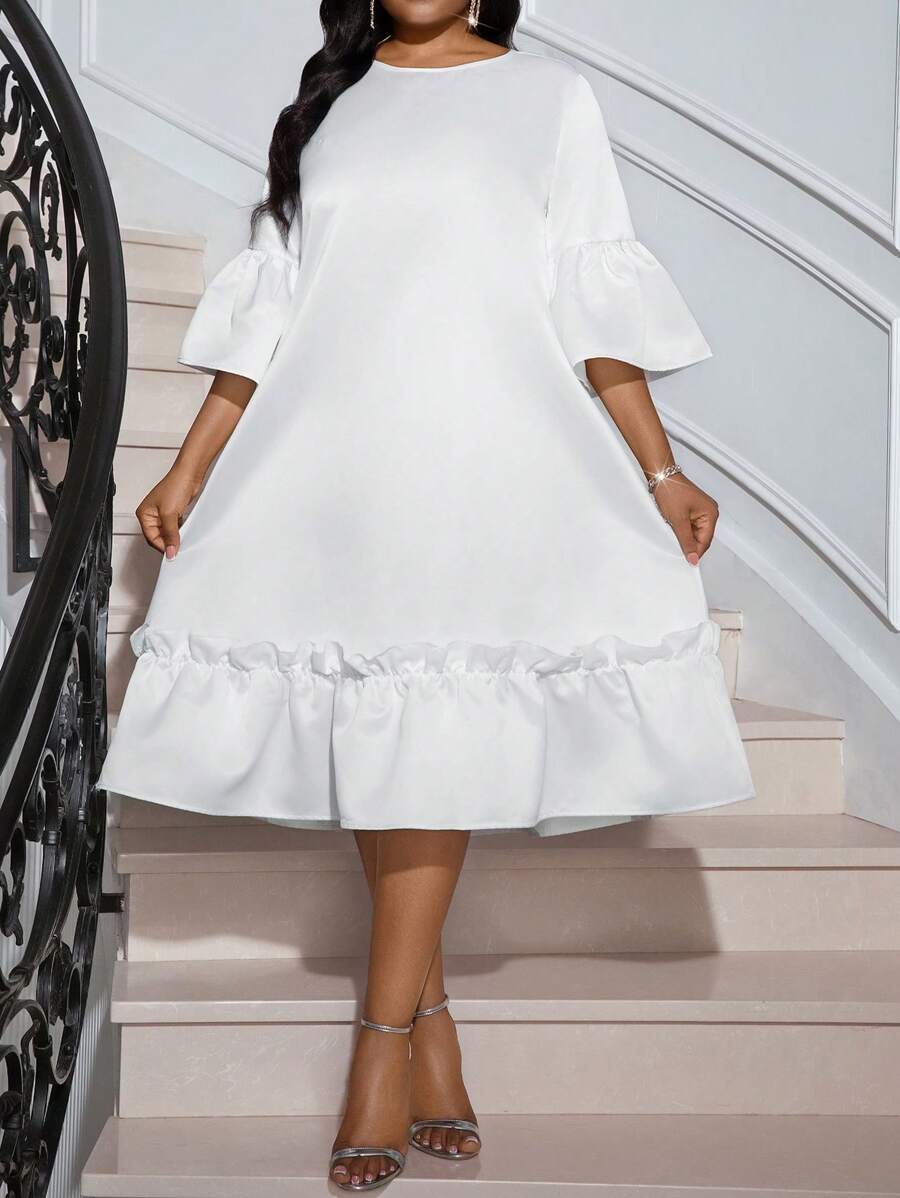 Shimmer into the spotlight with this stunning gold jacquard midi dress that's ready for anything! Whether you're celebrating a wedding, dancing at a party, or soaking up festival vibes, this beauty has you covered. The luxurious jacquard fabric catches the light beautifully, while the flattering midi length keeps things elegant and comfortable. Designed with plus-size curves in mind, it hugs you in all the right places and moves with confidence. From formal affairs to fun nights out, this dress is your go-t