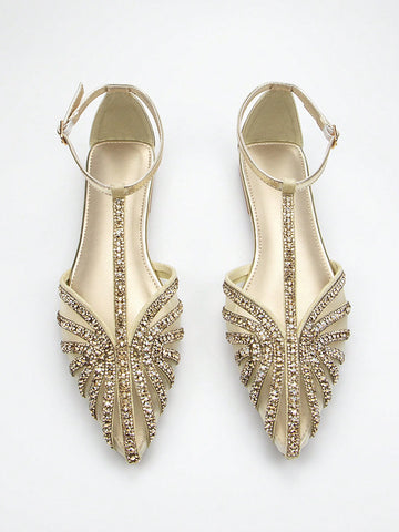 These Elegant Gold Rhinestone-Embellished Flat Shoes are the perfect addition to any wardrobe. The ankle strap provides a secure fit while the rhinestone embellishments add a touch of glamour. Ideal for both daily wear and special occasions, these shoes are a must-have for any fashion-forward individual.
