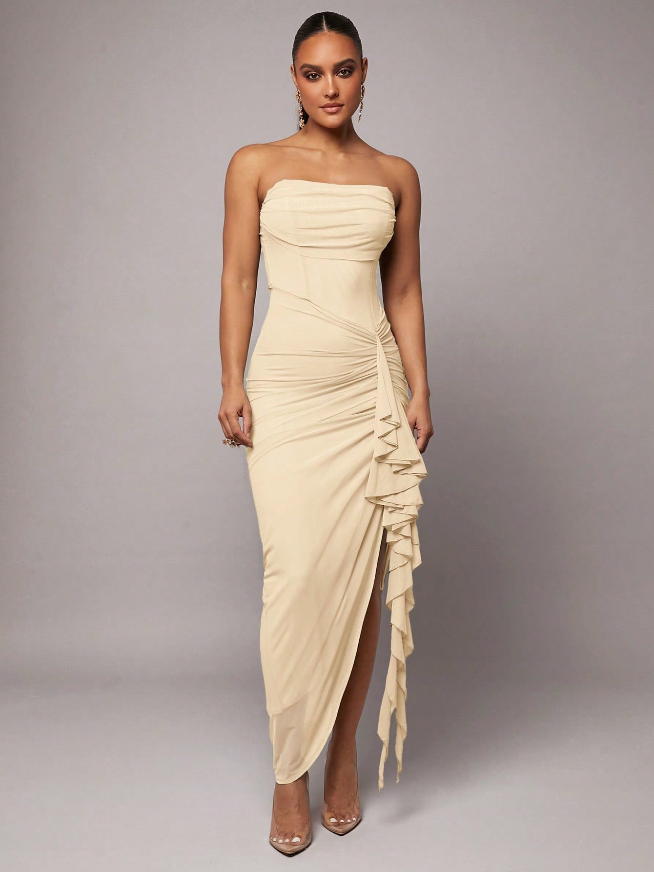 Step into spring with this playful green floral print dress, featuring a charming ruffle collar that adds a flirty touch. Perfect for weddings or romantic dates, its light and breezy design keeps you comfortable while turning heads. Embrace the season’s romance with a dress that’s as fun as it is elegant.