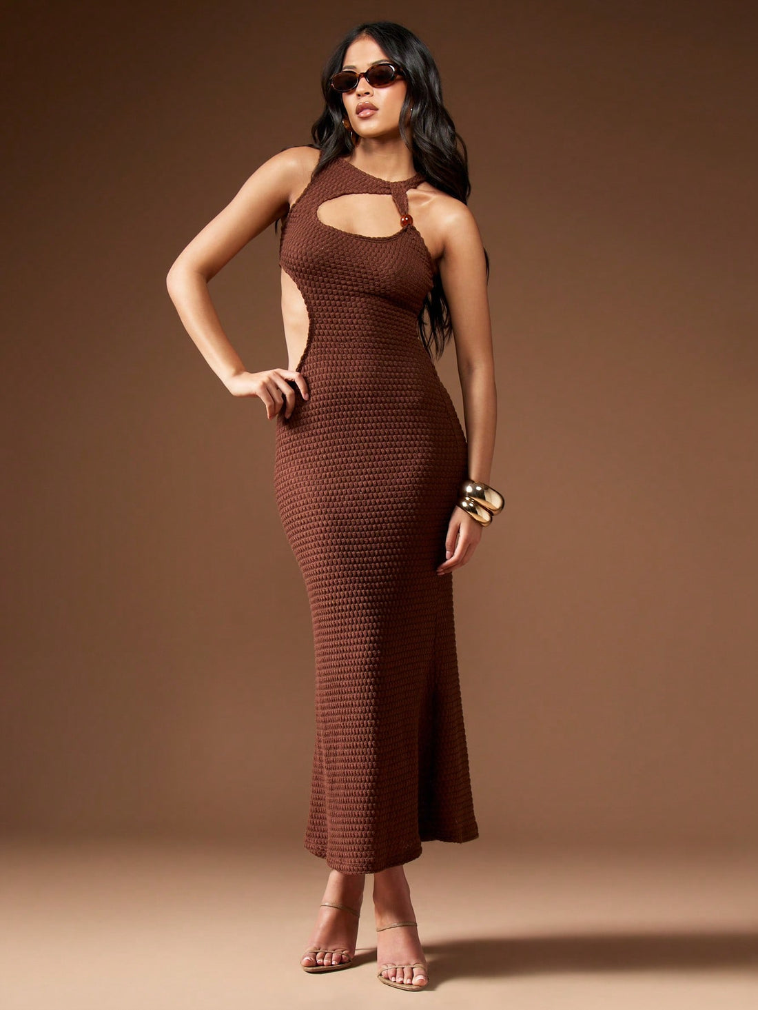 Turn heads in this elegant halter neck bodycon maxi dress featuring a daring cut-out detail for a flirty twist. Perfect for special occasions and parties, it hugs your curves beautifully while keeping the vibe effortlessly chic and fun. Dance, mingle, and shine all night long in this stunning statement gown.
