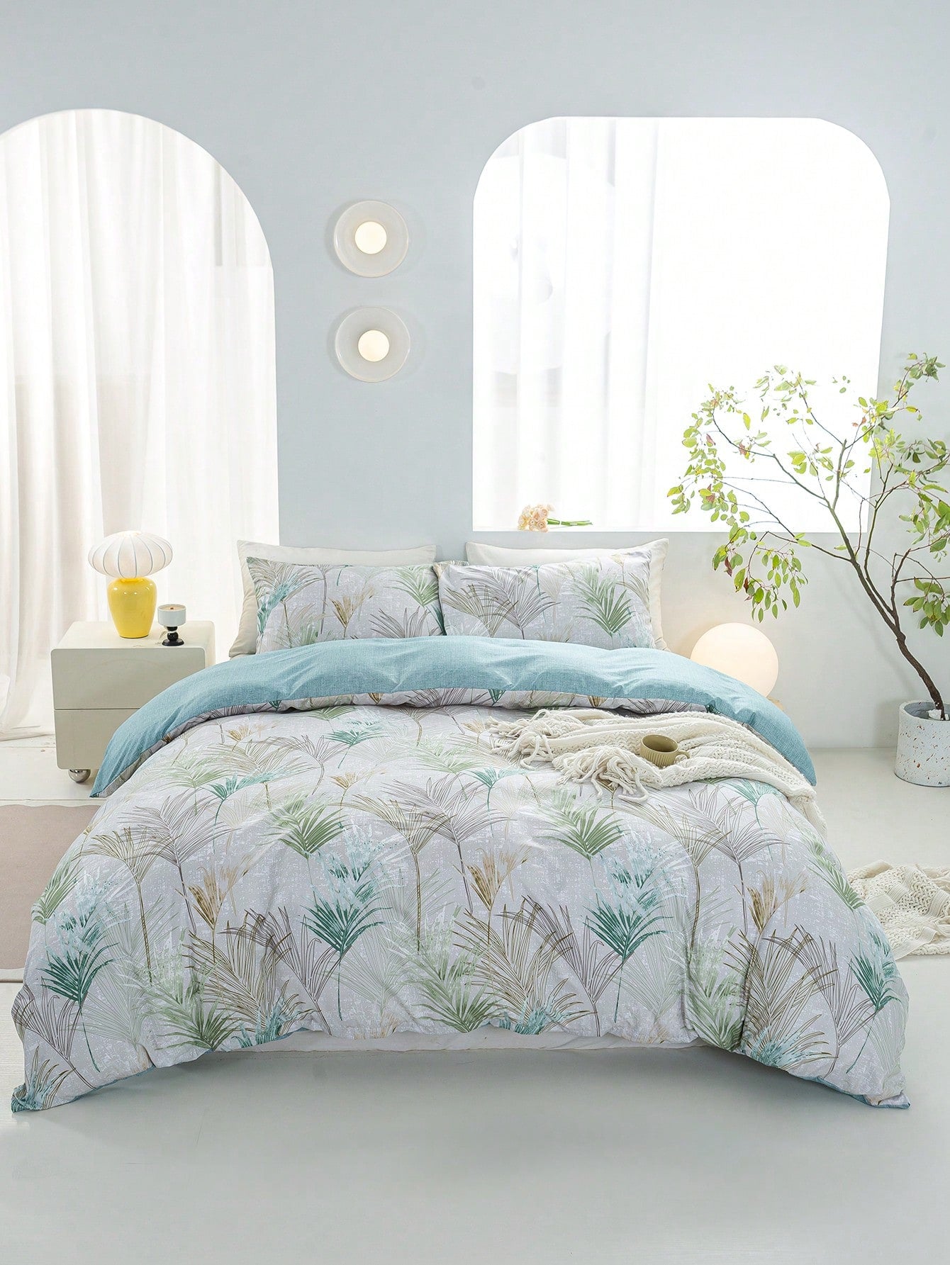 Wrap yourself in cozy charm with our Elegant Leaf Pattern 3-Piece Duvet Cover Set! Soft and skin-friendly, this bedding brings a touch of nature’s whimsy to your room while keeping you comfy all year round. Perfect for those who love a playful yet stylish sleep space, it’s your new go-to for sweet dreams and cozy nights.