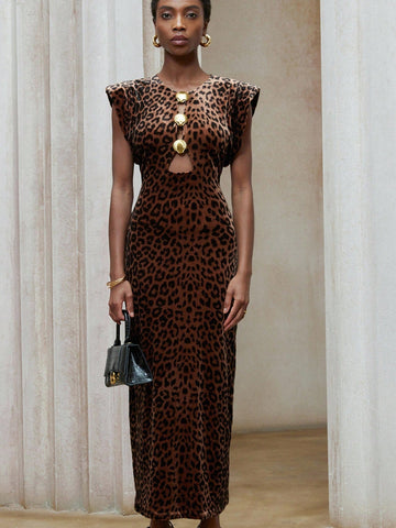 Turn heads in this playful leopard print velvet dress, designed with bold exaggerated shoulders and a chic metal buckle detail. Its soft velvet fabric feels luxurious while adding a touch of wild sophistication. Perfect for making a confident statement at any party or night out. Let your fierce side shine with effortless style and flair.