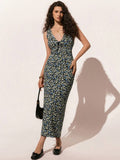 Experience the breathtaking fusion of heritage print artistry and sharp, modern architectural tailoring. This stunning full-print ensemble is meticulously designed for the woman who values a high-fashion, 
