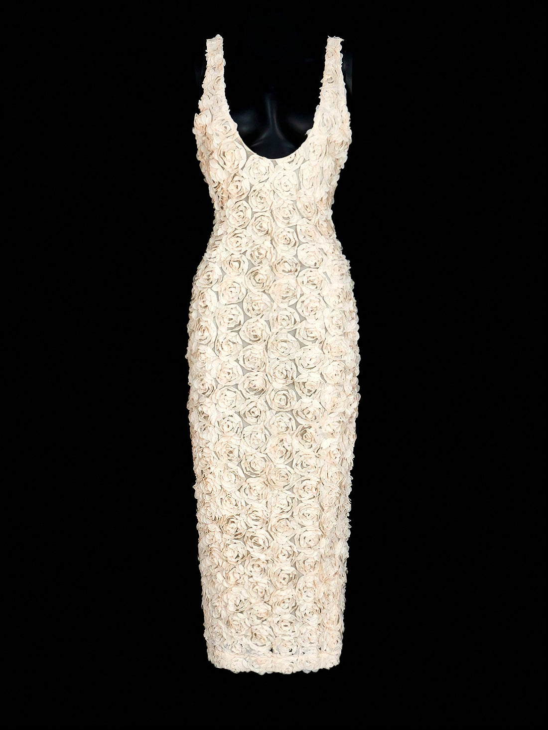 Twirl into your special day with our enchanting White Jacquard Graduation Dress! This slim-fit beauty features delicate rose floral patterns that dance across the fabric, making you the belle of any ceremony. Perfect for graduates who want to celebrate in style while turning heads with every elegant step. Your diploma isn't the only thing worth framing – you'll be picture-perfect too!