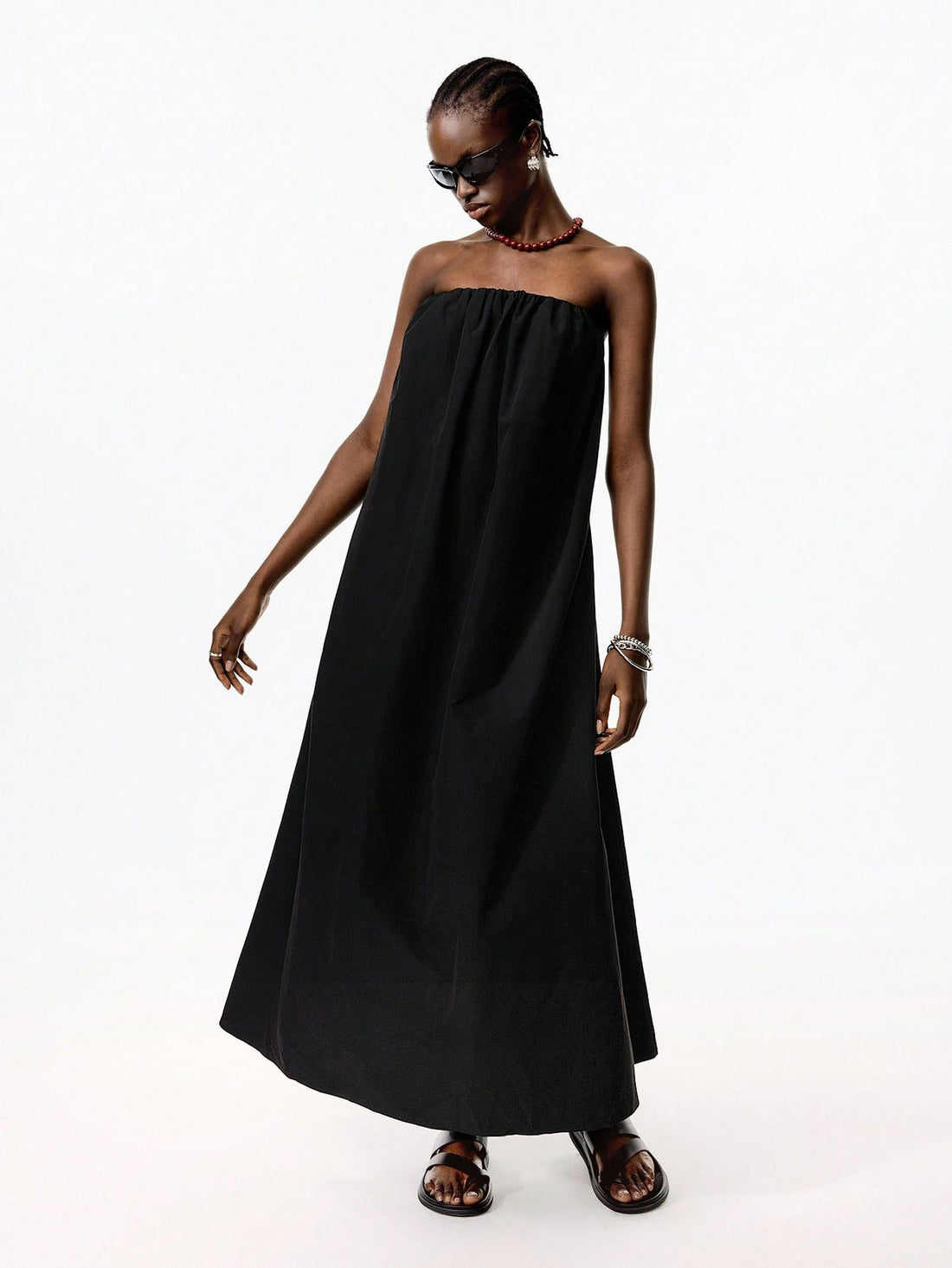 Step out in style with the Elegant Max Dress, featuring a sleek solid color and charming back pleats that add a vintage twist. Its slim fit flatters your silhouette while keeping things casual and comfortable. Perfect for those who love a playful yet timeless look!