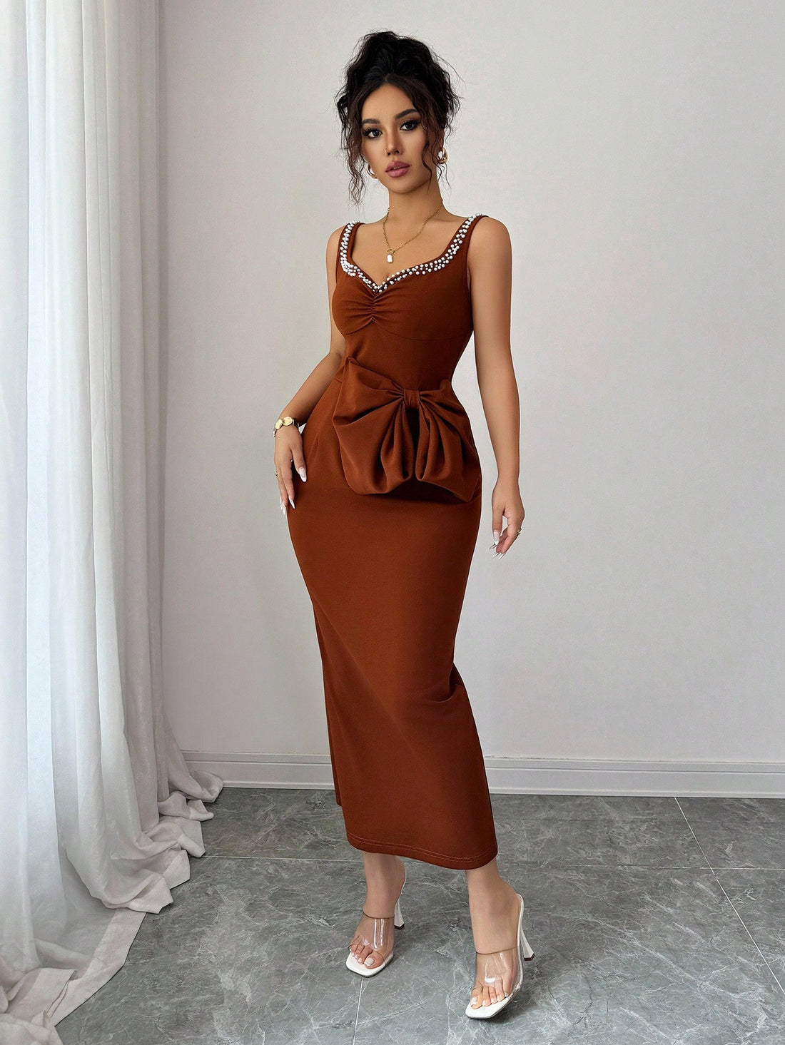 Make a splash this Halloween with this Elegant Mermaid Hem Dress featuring a sleeveless sweetheart neckline. Its figure-flattering mermaid silhouette adds a touch of glam, while the playful design lets you channel festive vibes with style and confidence. Perfect for parties or spooky nights out, this dress combines elegance with just the right amount of fun.