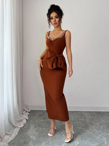 Make a splash this Halloween with this Elegant Mermaid Hem Dress featuring a sleeveless sweetheart neckline. Its figure-flattering mermaid silhouette adds a touch of glam, while the playful design lets you channel festive vibes with style and confidence. Perfect for parties or spooky nights out, this dress combines elegance with just the right amount of fun.