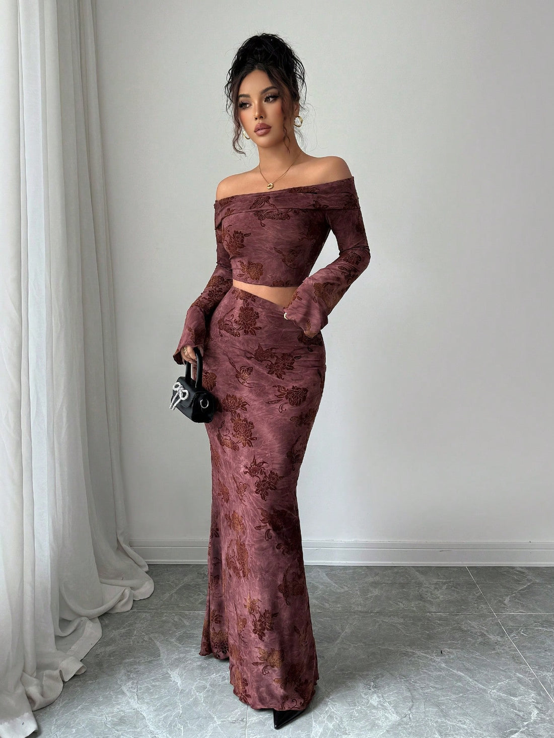 Elevate your party season with this stunning two-piece velvet jacquard set that whispers sophistication without shouting about it. The luxurious fabric drapes beautifully, catching light in all the right ways, while the minimalist design keeps things chic and timeless. Perfect for autumn galas, winter celebrations, or anywhere you want to feel effortlessly elegant. Mix, match, or wear together—this outfit adapts to your vibe as easily as you slip it on. Because sometimes less really is more, especially when