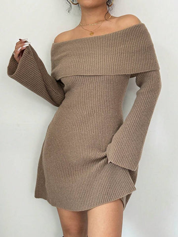 Exude Seasonal Sophistication in Our Elegant Off-Shoulder Cinched Waist Sweater Dress!

Experience the breathtaking fusion of cozy knit heritage and sharp, modern architectural tailoring. This stunning off-shoulder sweater dress is meticulously designed for the woman who values a high-fashion, "quiet luxury" approach to cold-weather dressing—the ultimate centerpiece for prestigious autumn dinners, exclusive winter retreats, and high-authority holiday social gatherings.

Iconic Off-Shoulder Artistry: Featuri