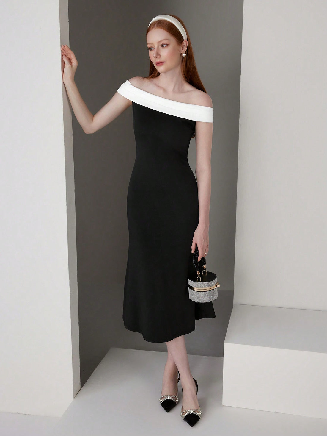 Make a statement at your next soirée in this stunning off-shoulder colorblock cocktail dress. The bold color-blocking creates visual intrigue while the off-shoulder neckline adds a touch of sophisticated allure. Perfectly tailored for those moments when you want to turn heads and feel absolutely fabulous. Whether it's a cocktail party, wedding reception, or night out with friends, this dress delivers elegance with a playful edge. Slip it on and let your confidence shine as bright as you do.