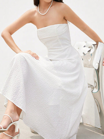 Step into the spotlight with this Elegant Off-Shoulder Jacquard Dress, designed to turn heads on vacations and special occasions alike. Its playful off-shoulder cut and textured jacquard fabric add a touch of charm and sophistication, making every moment feel like a celebration. Whether you're strolling along the beach or dancing the night away, this dress brings effortless style and fun to your wardrobe.