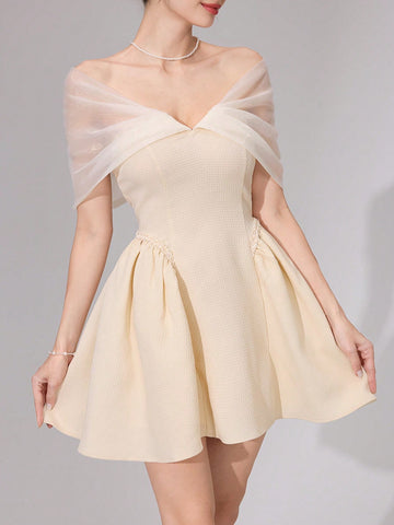 Get ready to make a stylish statement at your graduation celebrations with our Elegant Off-Shoulder Mesh Patchwork Mini Dress! Designed to flatter your curves, this dress features a playful off-shoulder design and trendy mesh patchwork. Be the envy of your classmates in this one-of-a-kind dress!