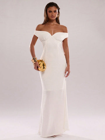 Twirl into summer with our head-turning off-shoulder white dress! This flirty number features a sexy backless design and playful pleats that dance with every step. Perfect for turning heads at parties or creating Instagram-worthy vacation moments. Pack it, wear it, love it – summer's never looked so good on you!