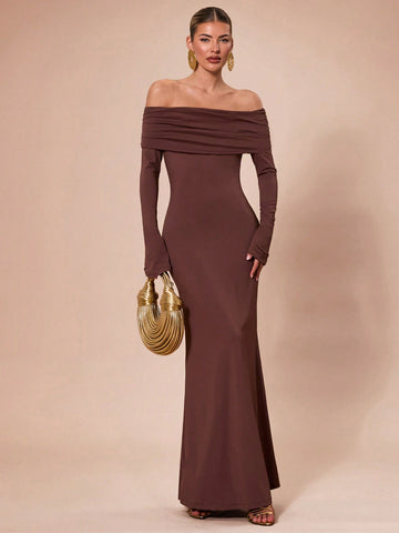 Show off your style with our Elegant Open Shoulder Long Sleeve Dress! Perfect for casual hangouts or semi-formal events, its open shoulder design adds a touch of elegance. Get ready to make a statement and catch some eyes with this dress!