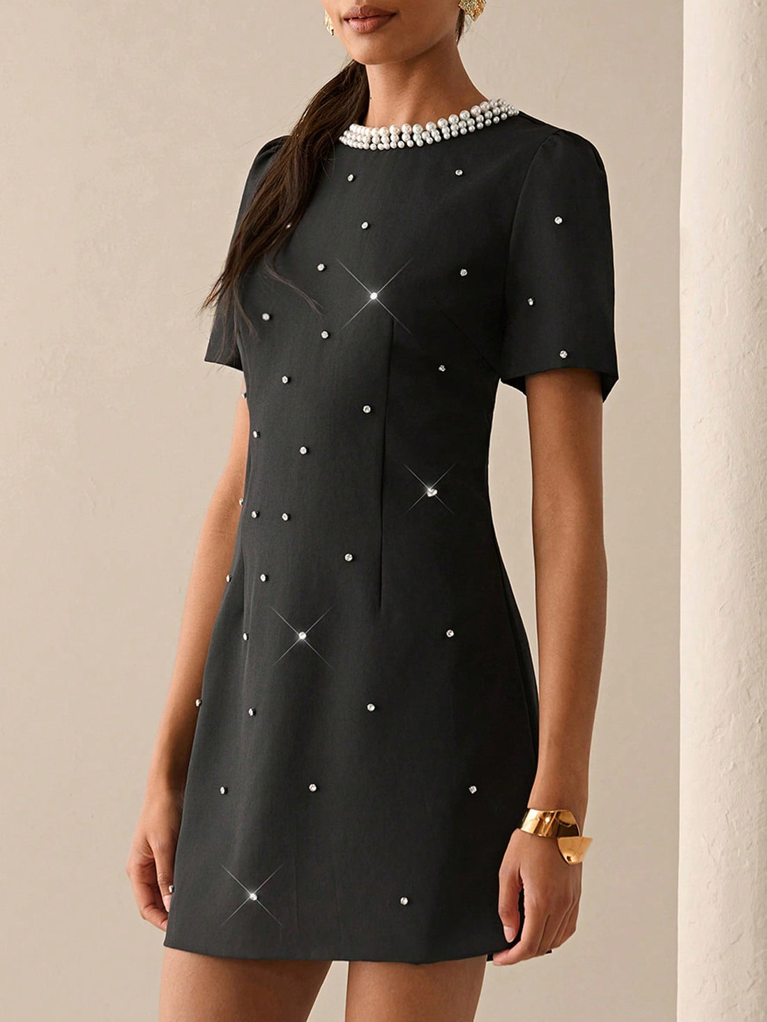 Turn heads effortlessly with this Elegant Pearl Beaded Rhinestone Mini Dress, perfect for city adventures and dazzling nights out. Its sparkling rhinestones and delicate pearl beads add a touch of glamour, while the mini length keeps it flirty and fun. Whether you're exploring urban streets or hitting the dance floor, this dress combines chic style with playful charm.