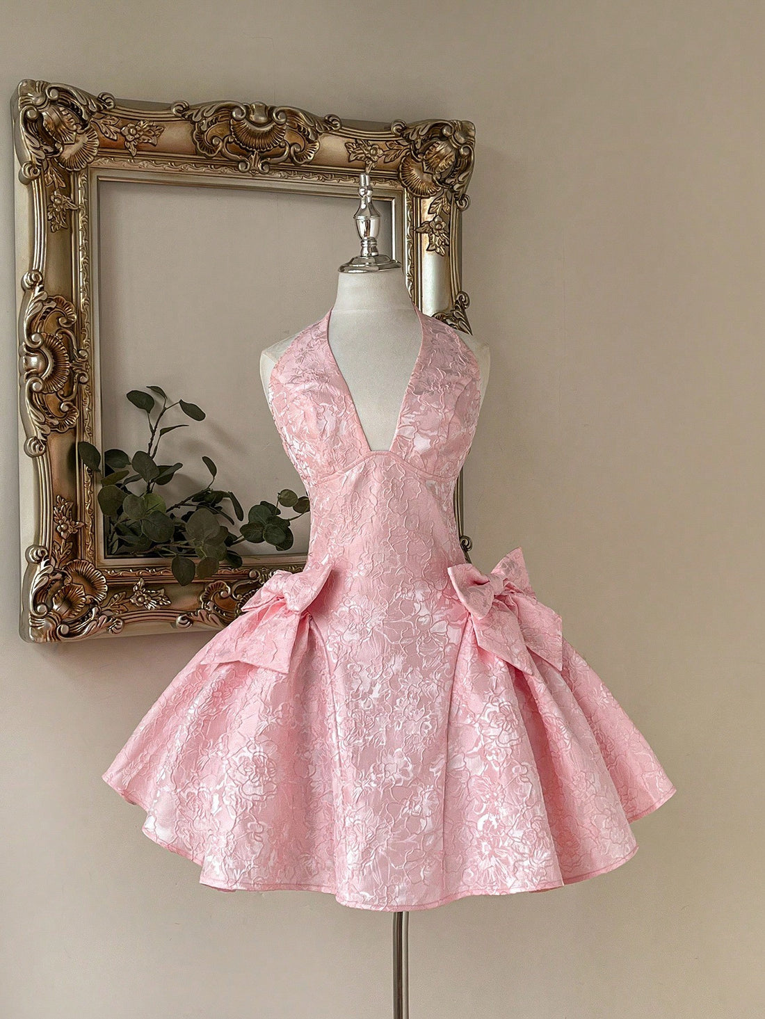 Step into the spotlight with this Elegant Pink Jacquard Halter Neck Dress, designed to turn heads wherever you go. The playful detachable bow adds a flirty twist, letting you customize your look from party-ready to chic and sleek. Perfect for nightclubs, lively parties, or wedding celebrations, this dress blends style and comfort effortlessly so you can dance the night away with confidence and charm.