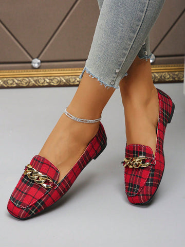 Experience comfort and style in these Elegant Plaid Print Flat Loafers. The metal chain detail adds a touch of sophistication, making them the perfect addition to your autumn casual wardrobe. With their classic design and durable construction, these loafers are ideal for all-day wear. Elevate your fashion game with these must-have shoes.