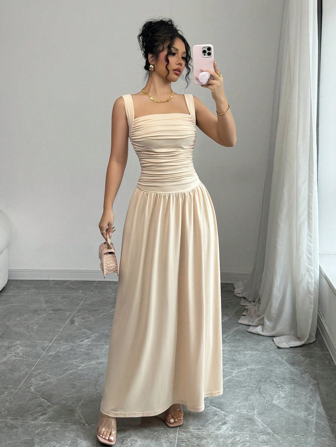 Get ready to turn heads at any formal occasion with our Elegant Pleated Solid Color Sleeveless Dress. The perfect blend of sophistication and style. Make a statement and feel confident with this stunning dress. Look elegant, feel elegant. (So fancy, wow!)