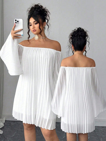 Step out in style with this Elegant Plus-Size Off-Shoulder Pleated Dress, perfect for casual days and vacation vibes. Its flattering off-shoulder design and flowing pleats add a fun, flirty touch while keeping you comfortable all day long. Whether you're strolling the beach or enjoying a sunny brunch, this dress brings effortless charm to your wardrobe.