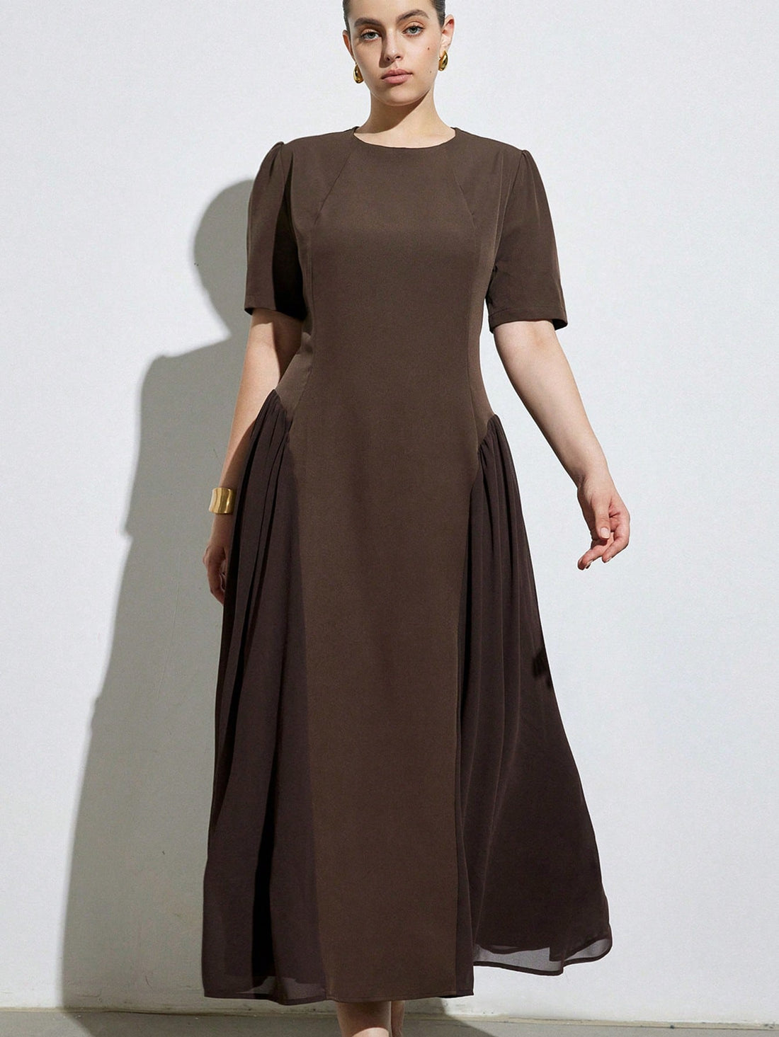 Step out in style and comfort with this Elegant Plus Size A-Line Dress. Featuring a playful chiffon ruched design and eye-catching contrast material, it’s tailored to flatter your curves while keeping you comfortable during your daily commute. Whether you're heading to work or a casual outing, this dress combines elegance with ease, making every journey a little more fabulous.