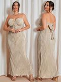 This elegant plus size bandeau fishtail dress features pleated fabric and a bow detail for a stylish and sophisticated look. Perfect for special occasions, the dress will accentuate your curves and make you feel confident and beautiful. The fishtail design adds a touch of glamour and the bandeau style is perfect for showcasing your décolletage.