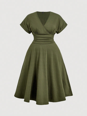 Step into spring and summer with this playful plus size batwing sleeve dress, designed to keep you comfortable and stylish all day long. The tie-back detail adds a flirty touch, while the flowing sleeves offer effortless movement. Perfect for work, casual outings, or vacation adventures, this dress combines elegance with ease for any occasion.