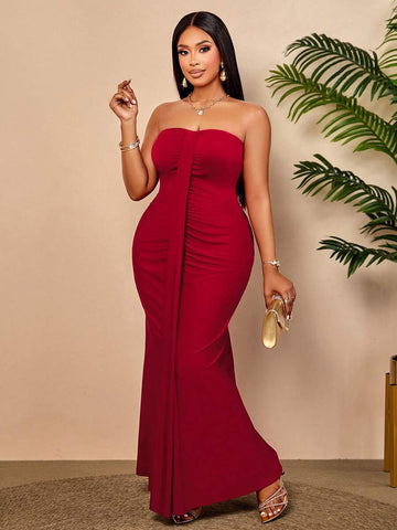 Make a statement in this stunning burgundy strapless bodycon maxi dress, designed for curves and confidence. The ruched mermaid silhouette hugs your figure beautifully while the flowing skirt creates an elegant, dramatic finish perfect for weddings, evening parties, and summer celebrations. Crafted for plus-size figures, this dress features a supportive strapless neckline and strategic ruching that flatters and defines. 