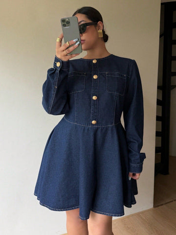 Elevate your holiday wardrobe with this stunning plus-size denim dress that effortlessly blends comfort with sophistication. Featuring a charming awning design, this versatile piece transitions seamlessly from Thanksgiving gatherings to New Year celebrations. The flattering silhouette and quality denim construction make it perfect for autumn and winter festivities, whether you're hosting dinner or dancing the night away. Dress it up with heels and jewelry or keep it casual with sneakers—this wardrobe essent