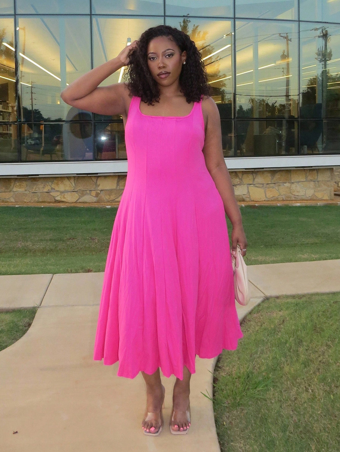 Embrace the season in style with this chic sleeveless fall dress, thoughtfully designed for pear-shaped figures. The solid color palette pairs effortlessly with your favorite accessories, while the relaxed silhouette flatters your natural curves without clinging. Perfect for transitioning from summer to autumn, this plus-size essential works beautifully for casual outings, weekend brunches, or laid-back gatherings. Layer it with a cozy cardigan or lightweight jacket when temperatures drop. Comfort meets ele