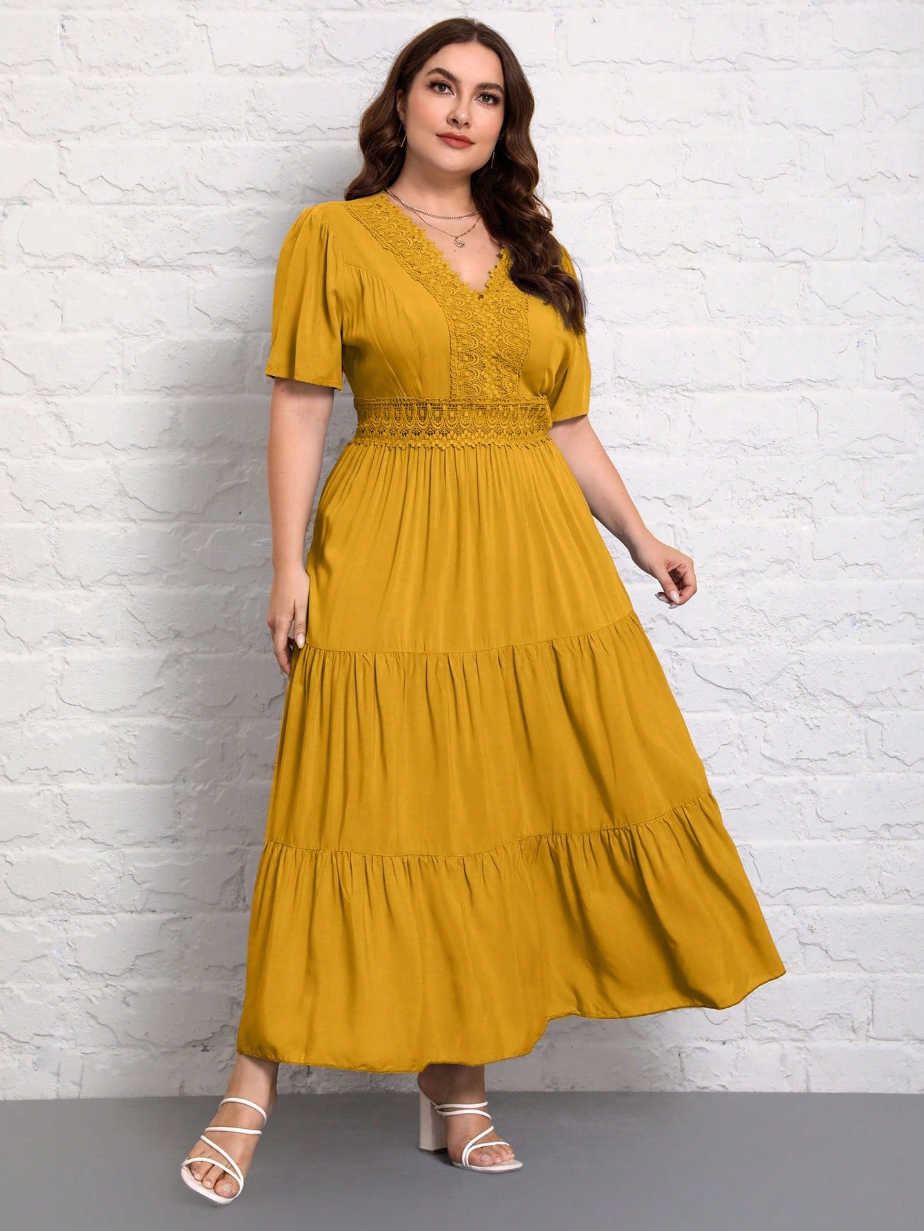 Get ready to turn heads with this Elegant Plus Size Guipure Lace Insert Layered Hem Dress. Designed with exquisite lace inserts and a unique layered hem, this dress will make you feel confident and stylish. Amp up your wardrobe with this must-have piece!