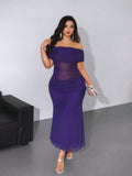 Step out in style with this Elegant Plus Size Off-Shoulder Dress designed just for you! Its minimalist design offers effortless comfort while highlighting your curves in all the right places. Perfect for any occasion, this dress combines playful charm with a flattering fit that makes you feel confident and fabulous. Embrace your elegance with a touch of fun!