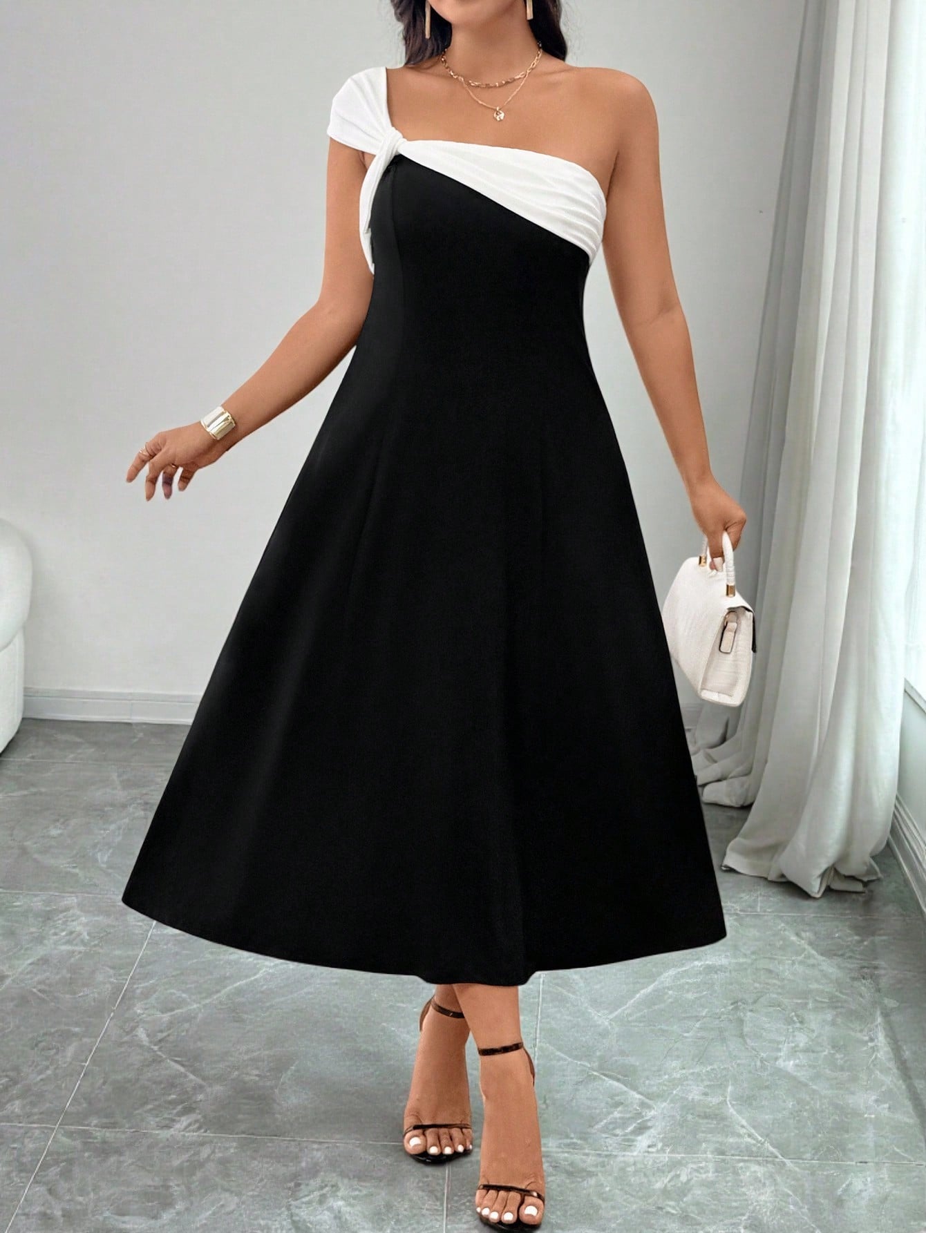 Step out in style with this Elegant Plus Size Off-Shoulder Long Dress, perfect for sunny spring and summer days. Its flirty off-shoulder design adds a playful touch, while the flowing length offers comfort and grace. Whether you're dazzling at a party or keeping it casual, this dress adapts flawlessly to every occasion. Embrace the season with effortless elegance and a hint of fun!