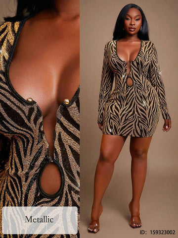 Make a statement in this stunning plus-size party dress that's ready for any celebration! Adorned with shimmering sequin details and eye-catching silver ring embellishments, this dress combines glamour with comfort. The elegant silhouette flatters your curves while the playful sparkle keeps things fun and fabulous. Whether you're heading to a wedding, cocktail party, or night out with friends, you'll feel confident and absolutely radiant. Perfect for anyone who loves a little extra shimmer and wants to shin