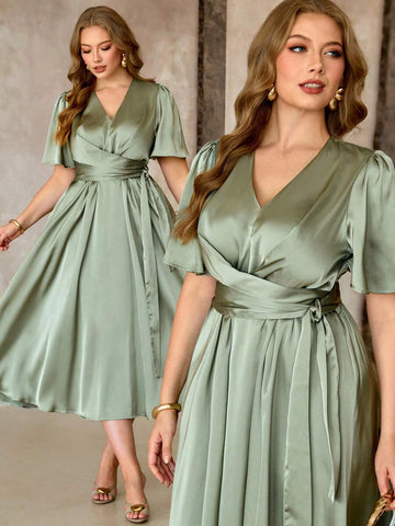 Experience the breathtaking fusion of classic silken heritage and sharp, modern architectural tailoring. This stunning satin ensemble is meticulously designed for the woman who values a high-fashion, "quiet luxury" approach to dressing—the ultimate centerpiece for prestigious office meetings, exclusive evening parties, and high-authority everyday style.