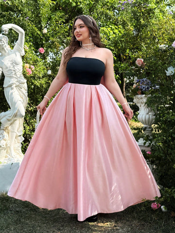 Be the life of the party in our Elegant Plus Size Strapless Bodycon Dress! Perfect for Spring and Summer gatherings, this dress features a playful bowknot detail and hugs your curves in all the right places. Look and feel your best at any event with this must-have dress.
