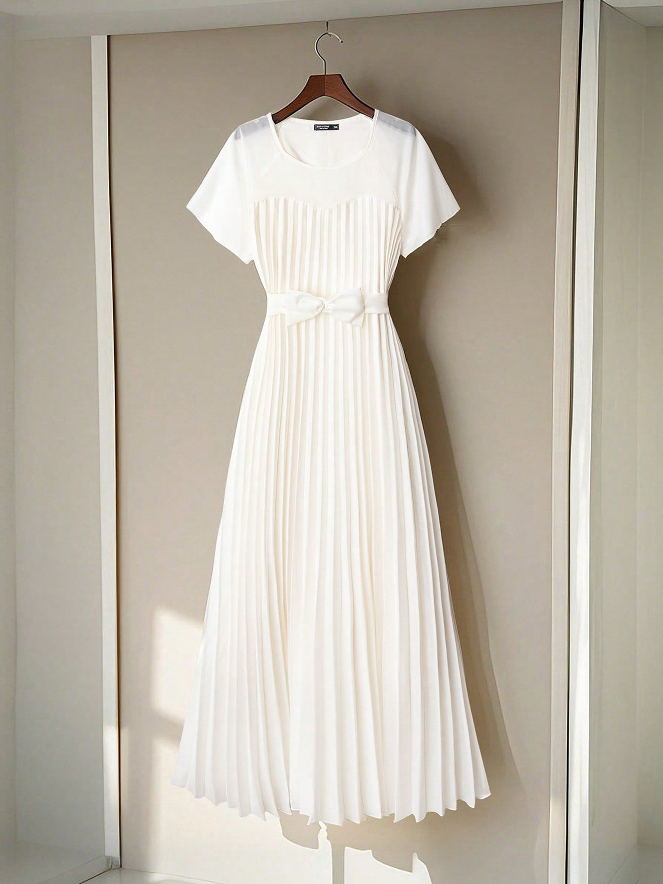 Step into summer with this playful plus size dress designed to flatter and flow. Featuring short sleeves and a charming round neck, its pleated details add a touch of elegance while keeping you cool and comfortable. Perfect for sunny days and casual outings, this dress combines style and ease for your warm-weather wardrobe.