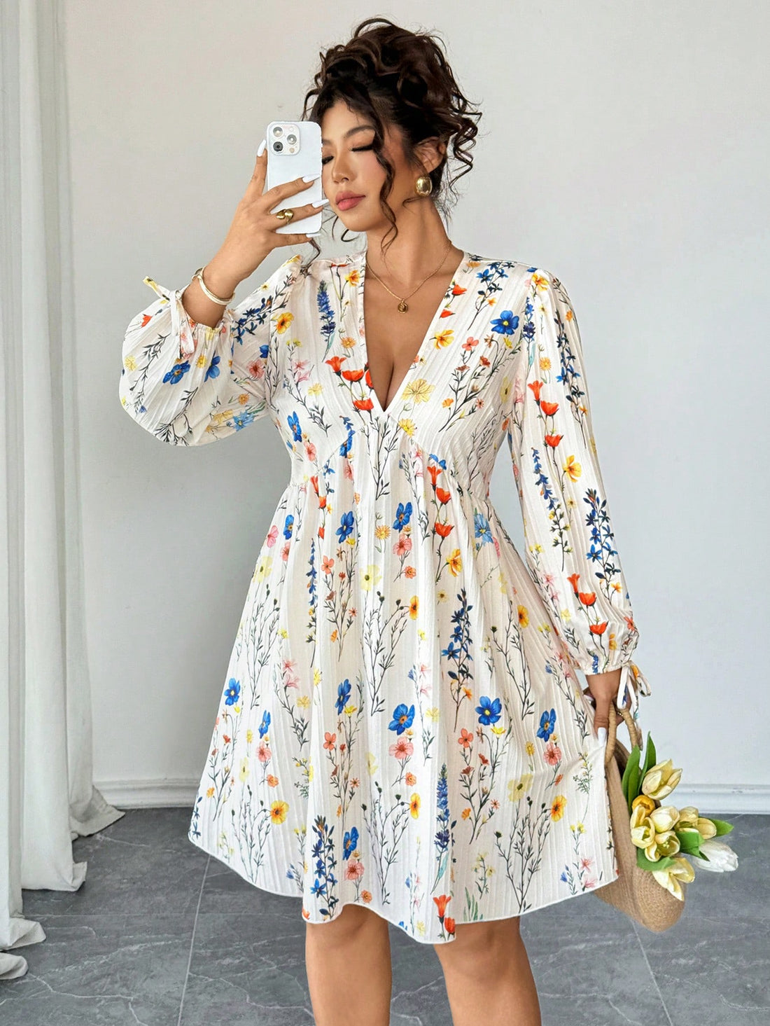 Elevate your everyday style with this charming plus-size dress that celebrates curves with grace. The flattering V-neckline draws the eye upward, while delicate floral prints add a touch of botanical beauty. Lantern sleeves bring a playful, romantic flair that's perfect for casual outings or relaxed days at home. Crafted for comfort and confidence, this dress transitions effortlessly from brunch with friends to weekend adventures. Whether you're running errands or meeting up for coffee, you'll feel put-toge