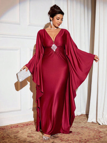 Make a statement this holiday season in this stunning plus-size long dress! Featuring a flattering deep V neckline and eye-catching bubble bead detailing, this elegant piece transforms you into the star of any Christmas party. The flowing silhouette celebrates your curves while the intricate beadwork catches the light beautifully. Perfect for festive gatherings, holiday galas, or any special occasion where you want to feel confident and fabulous. Slip into sophistication and let your inner sparkle shine!