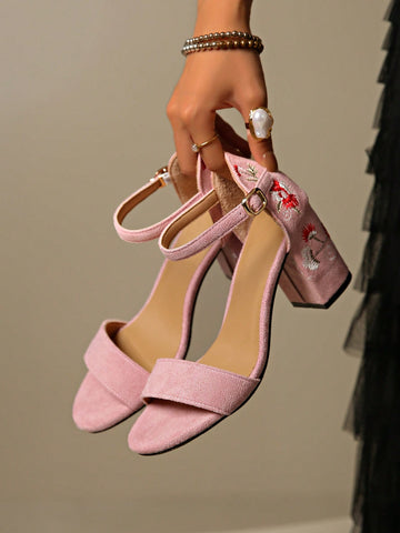 Step into style with our Elegant Retro High Heel Sandals for Women. Perfect for summer parties, these sandals feature a fun floral print and a versatile design that can be worn in multiple ways. And with their plus size options, everyone can rock these retro heels!