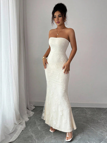 Slip into romance with this stunning ruched fishtail dress that's equal parts elegant and flirty. The delicate floral tube top hugs you in all the right places, while the gathered ruching creates a flattering silhouette that flows beautifully to a dramatic fishtail hem. Perfect for date nights, special occasions, or whenever you want to feel absolutely gorgeous. This dress transforms any moment into something memorable—because you deserve to turn heads and feel amazing doing it.