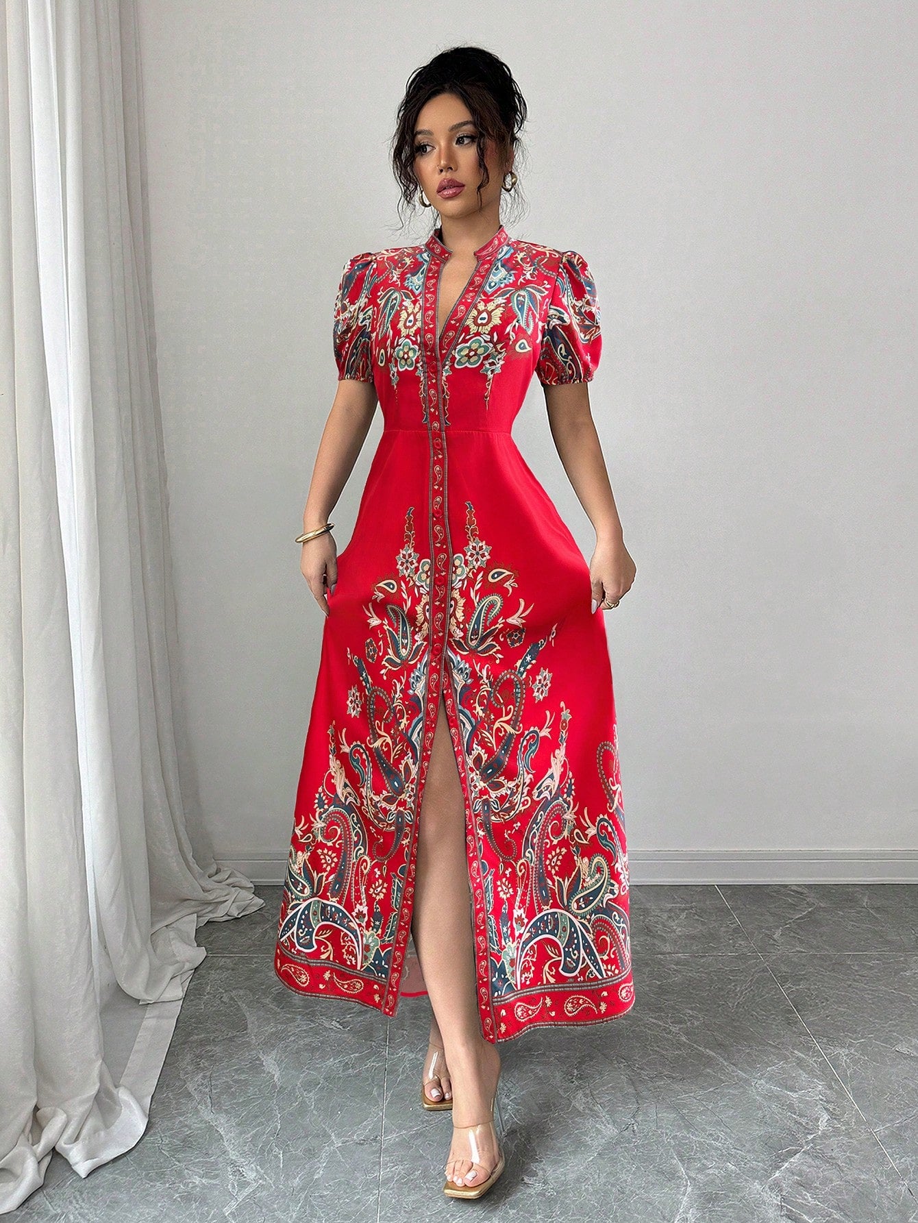 Get ready to turn heads with our Elegant Sleeveless Floral Print Summer Dress! This perfect warm weather fashion piece not only boasts a stunning floral print, but also provides a comfortable and stylish option for any summer occasion. Say goodbye to dull summer outfits and hello to a touch of elegance.