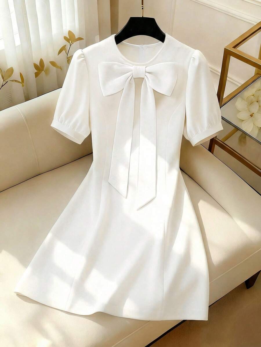 Experience the breathtaking fusion of mid-century feminine heritage and sharp, modern architectural tailoring. This stunning bow-embellished ensemble is meticulously designed for the woman who values a high-fashion, "quiet luxury" approach to versatile dressing—the ultimate centerpiece for prestigious social gatherings, exclusive dinner dates, and high-authority urban events.