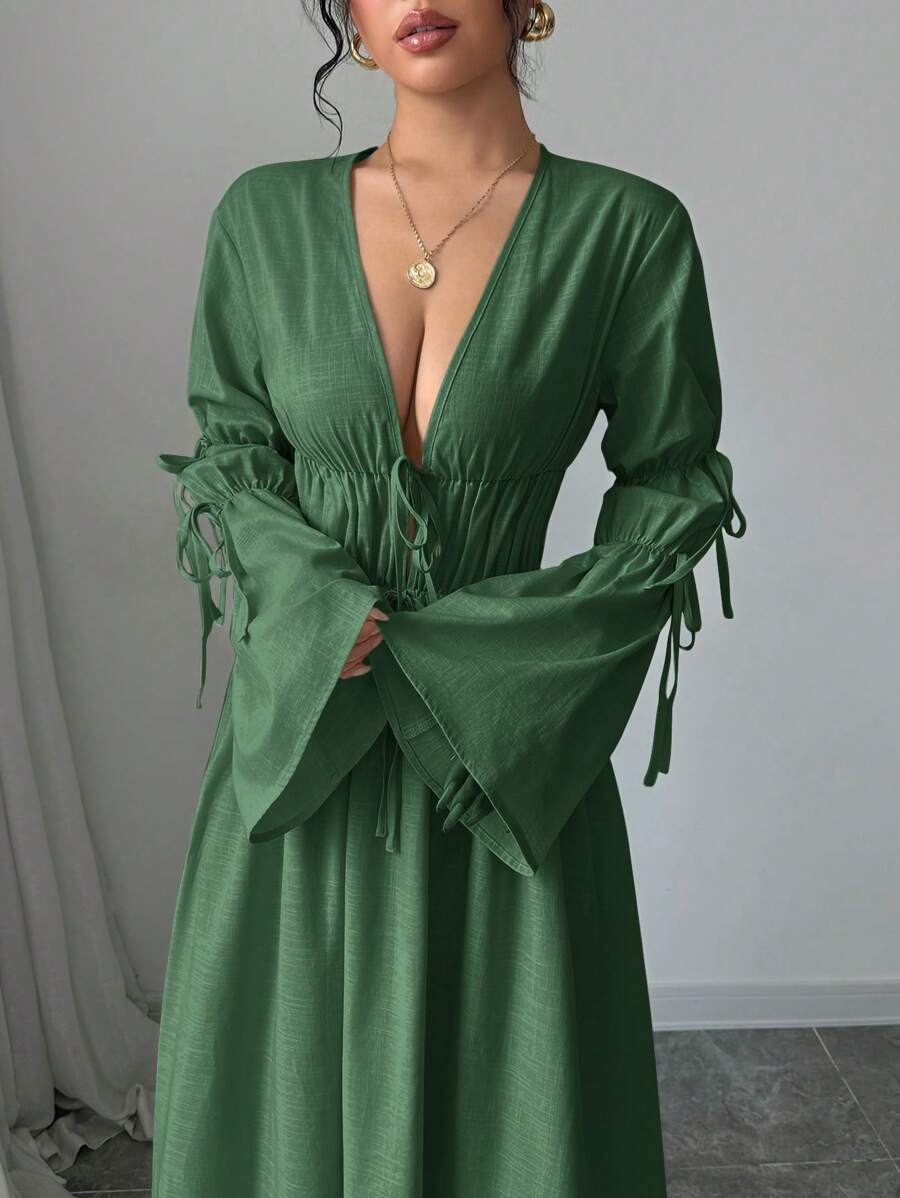 Twirl into the season in this stunning flared sleeve long dress—your new go-to for autumn and winter celebrations. The elegant solid color keeps things timeless while the dramatic flared sleeves add just the right touch of flair and movement. Perfect for holiday parties, evening events, or whenever you want to feel absolutely fabulous. Slip it on and let the compliments flow in!