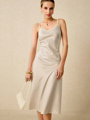 Get ready to turn heads at any formal event with our Elegant Solid Color Panel Strap Dress! Its stylish panel design adds a touch of sophistication, while the comfortable strap helps keep you looking and feeling your best all night long. Perfect for weddings and other special occasions, this dress is a must-have for your wardrobe.