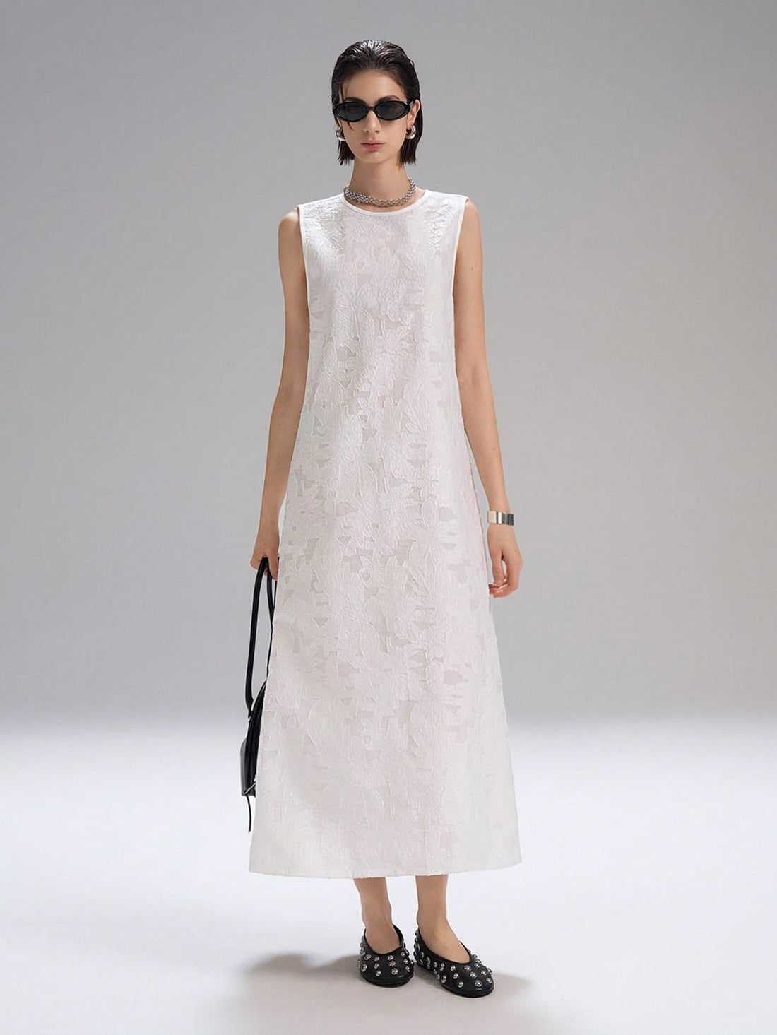 Step into sunshine with this Elegant Summer Floral A-Line Maxi Dress. Its sleeveless, round neck design keeps you cool while the flowing A-line silhouette flatters every figure. Perfect for garden parties or beach strolls, this dress combines comfort and charm with a playful floral print that brightens your day.