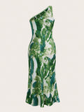 Get ready to strut your stuff at graduation in our Elegant Summer Graduation Dress! The fashionable oblique shoulder design in vibrant green will make you stand out from the crowd. Celebrate your achievements in style with this stunning dress. (Cap and gown? More like cap and gown't with this dress!)