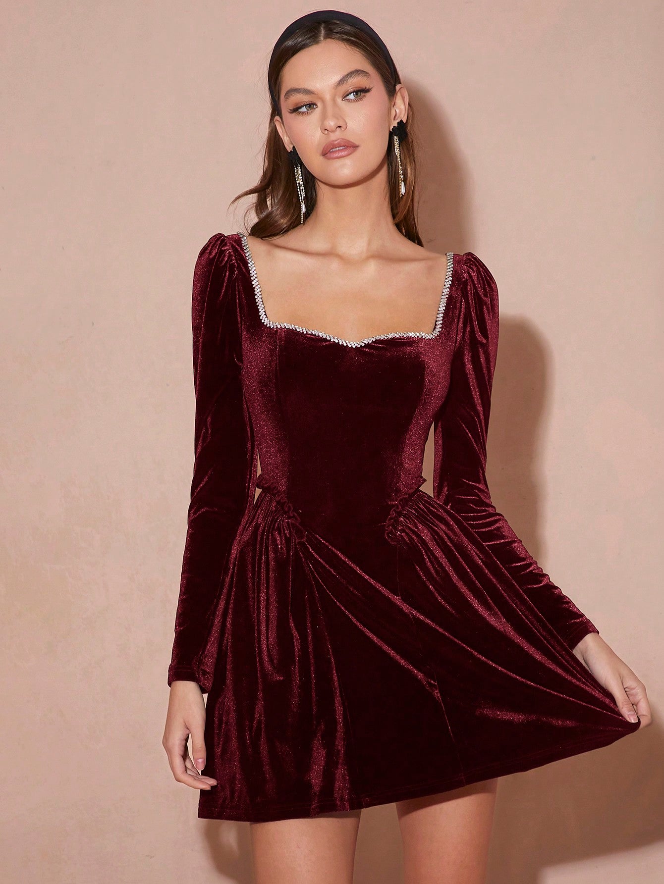 Elevate your autumn style with our Elegant Velvet Keyhole Neck Dress. The luxurious velvet fabric and stunning rhinestone accents add a touch of glamour to any outfit. Perfect for special occasions or a night out on the town. Stay chic and cozy this season!