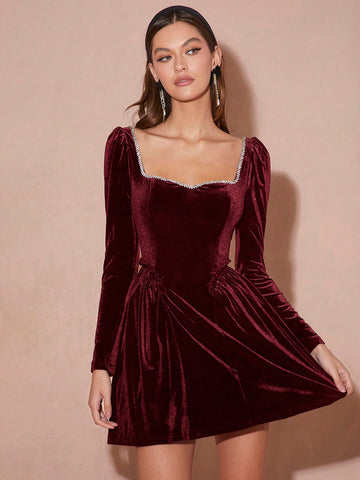 Elevate your autumn style with our Elegant Velvet Keyhole Neck Dress. The luxurious velvet fabric and stunning rhinestone accents add a touch of glamour to any outfit. Perfect for special occasions or a night out on the town. Stay chic and cozy this season!